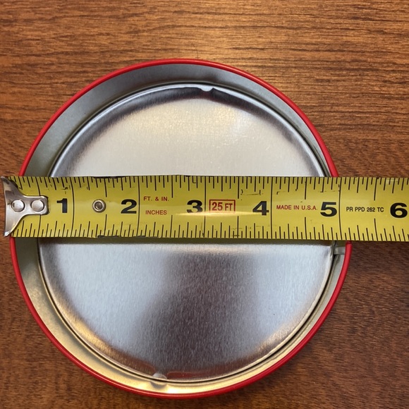 NWOT Coca Cola Collectable Tin. - Picture 7 of 8